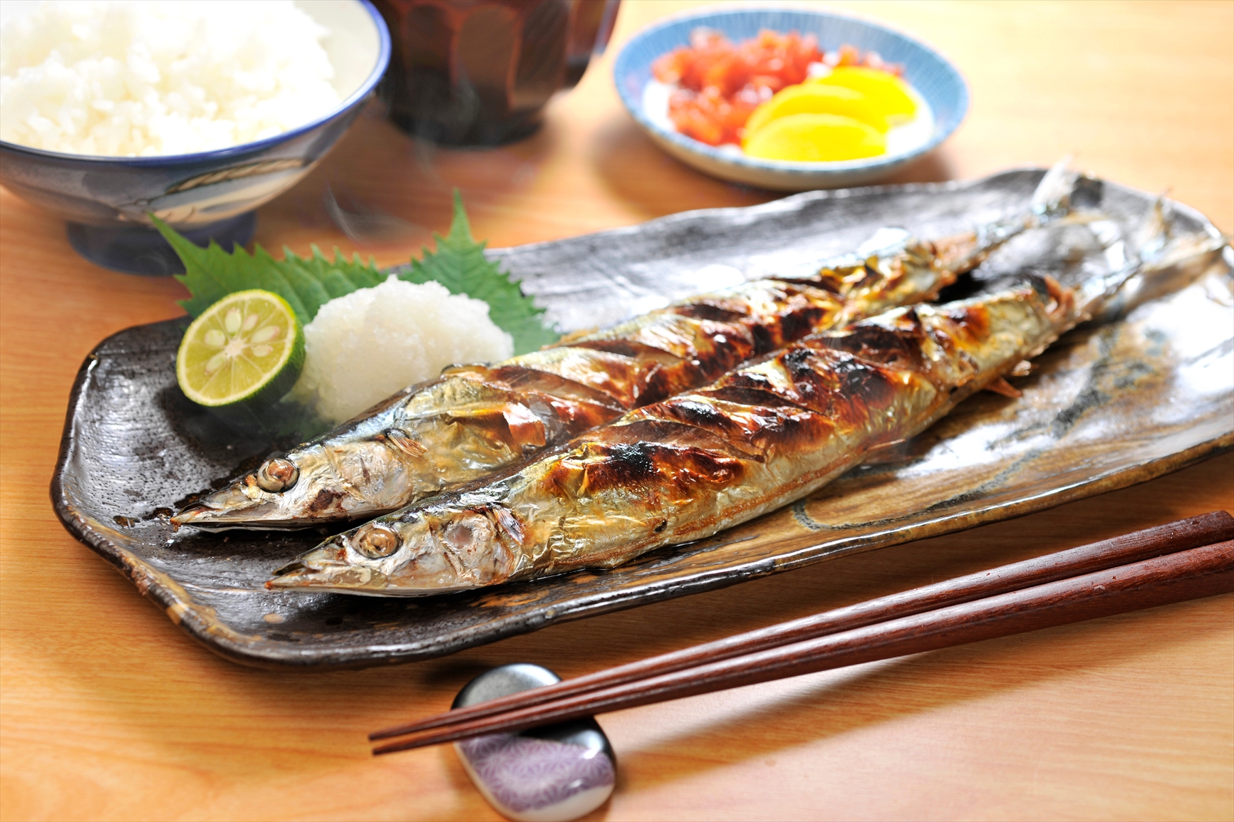 サンマ（秋刀魚）の旬はいつ？鮮度の見分け方・美味しい食べ方 | （公式）物品寄付のお宝エイド|100以上のNPOにあなたの支援の力を