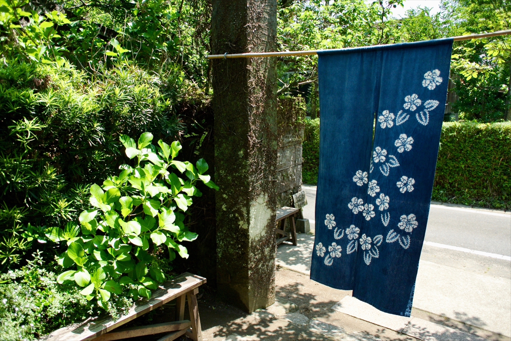 藍染めの魅力と歴史 ― 日本の青が持つ普遍的な価値 | （公式）物品寄付