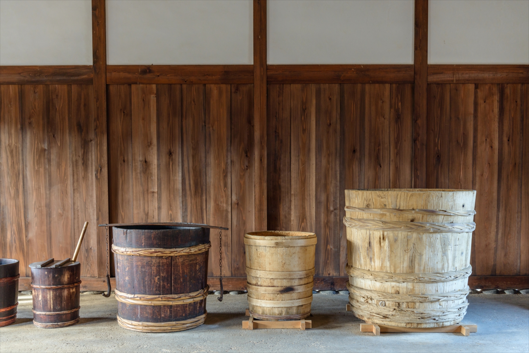秋田杉桶樽とは？伝統的な製法・用途・見分け方・手入れ方法を詳しく