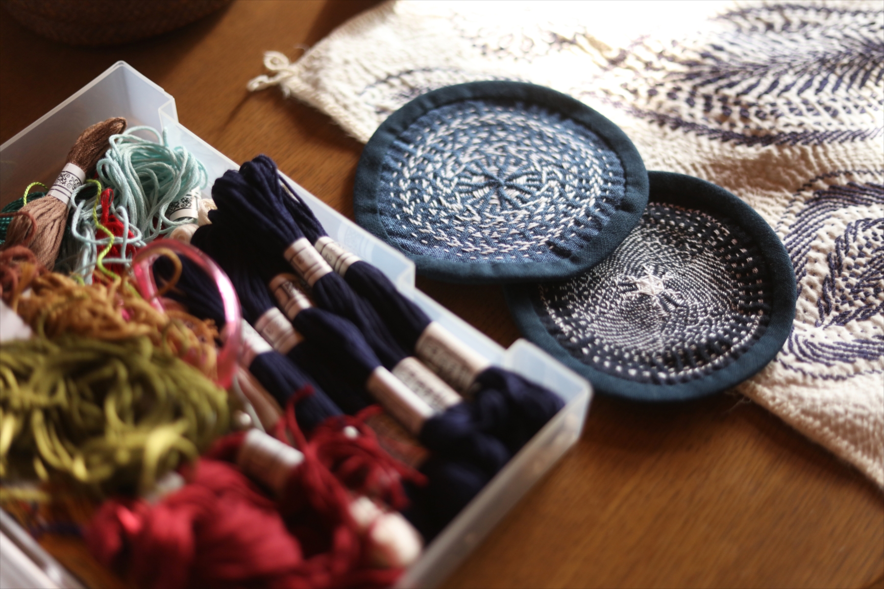 カンタ刺繍とは？歴史・技法・文様の意味・ラリーキルトとの違いを解説